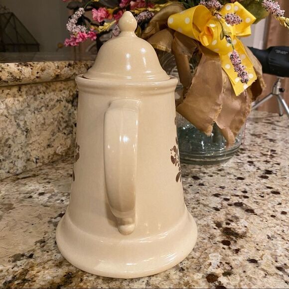 Vintage Pfaltzgraff Coffee Pot Village Pattern USA Made Tan Brown Stoneware 6x9” - Picture 2 of 16